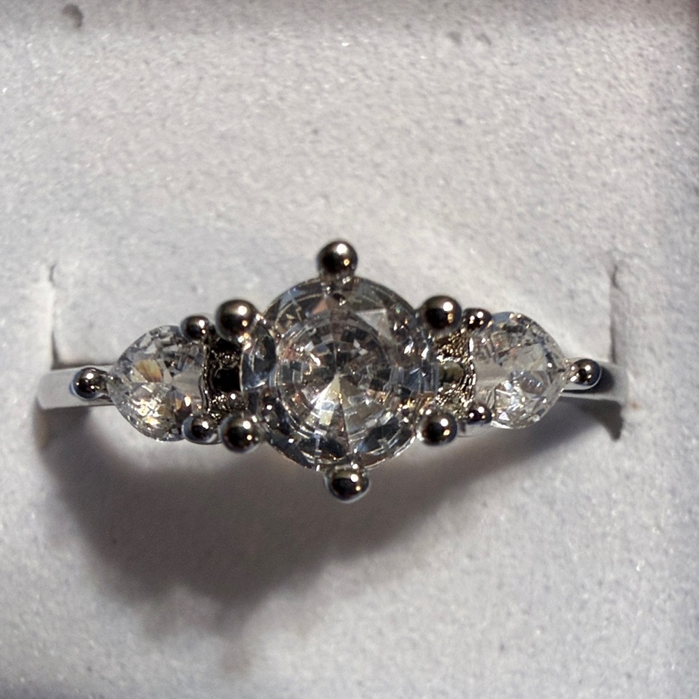 Pretty Bird White Gold Plated Ring size 7